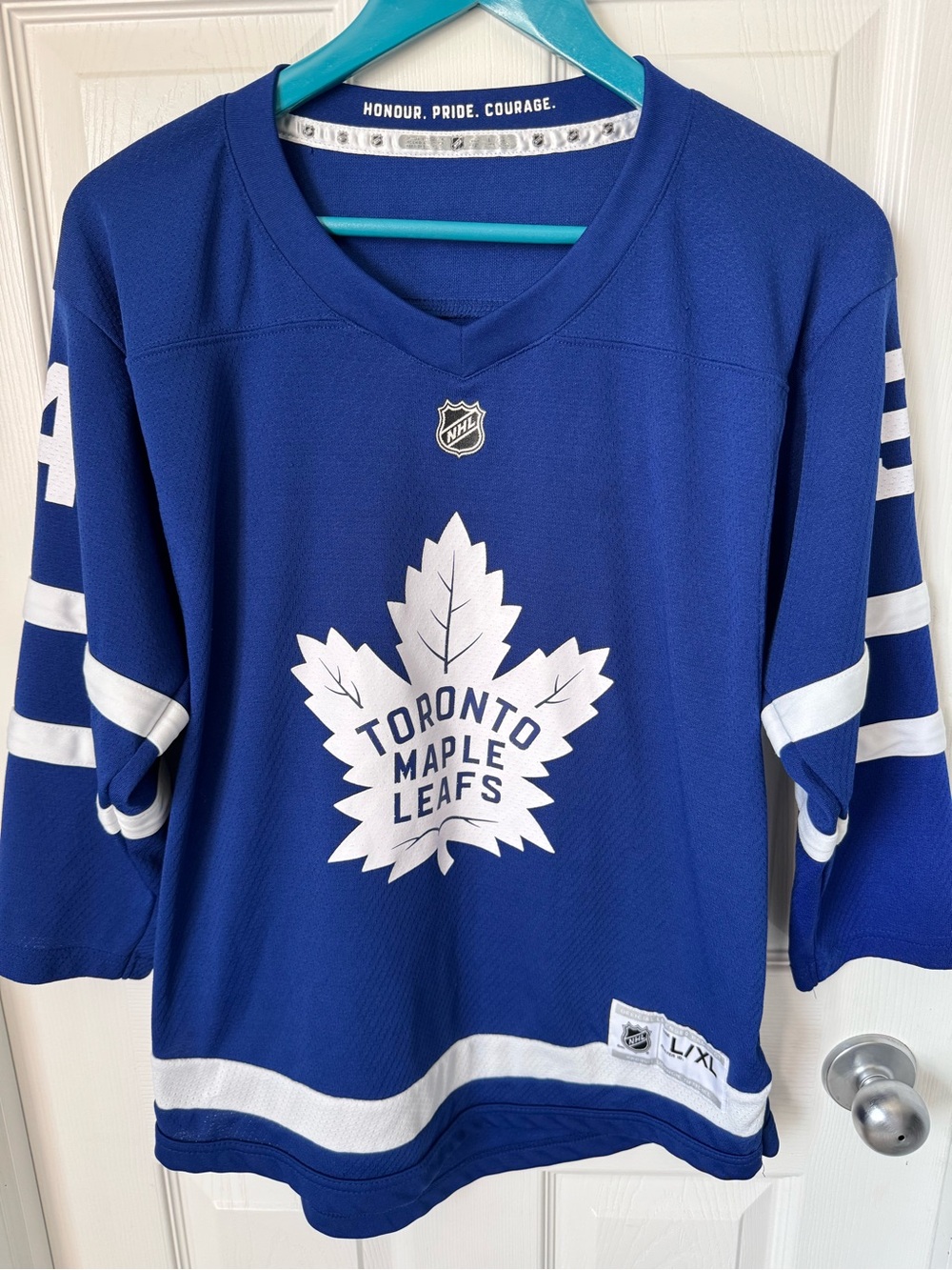 Boys Toronto Maple Leafs NHL Hockey Jersey Austin Matthews Size L/XL Like New
